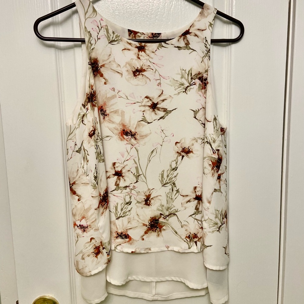 Premise Studio Cream/White Floral Blouse